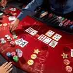 In a Casino, How to Play Texas Hold'em